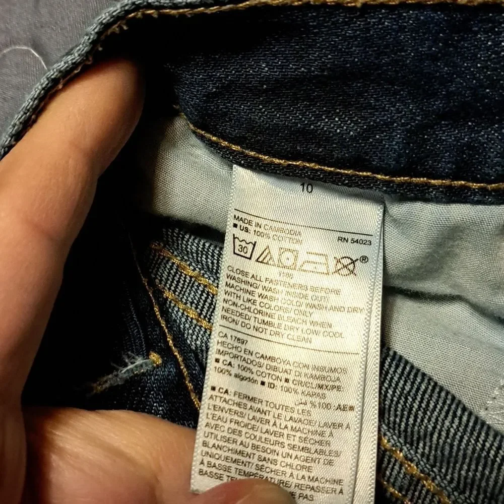 Old Navy button fly jean shorts size 10